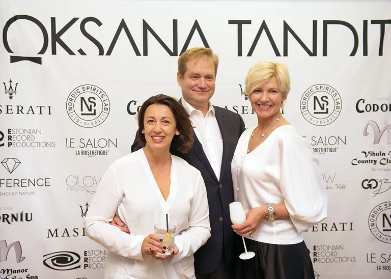 Oksana Tandit esitles Vihula Mõisas SS’17 suvekollektsiooni «Valged ööd»