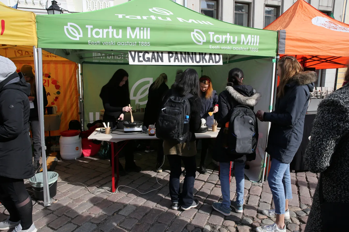 Tudengipäevade pannkoogihommikul pakuti muna ja loomse piimata tehtud pannkooke ning samal lainel jätkab ka laupäevane üritus «Vegan potluck – soodne kõhutäis veganina».