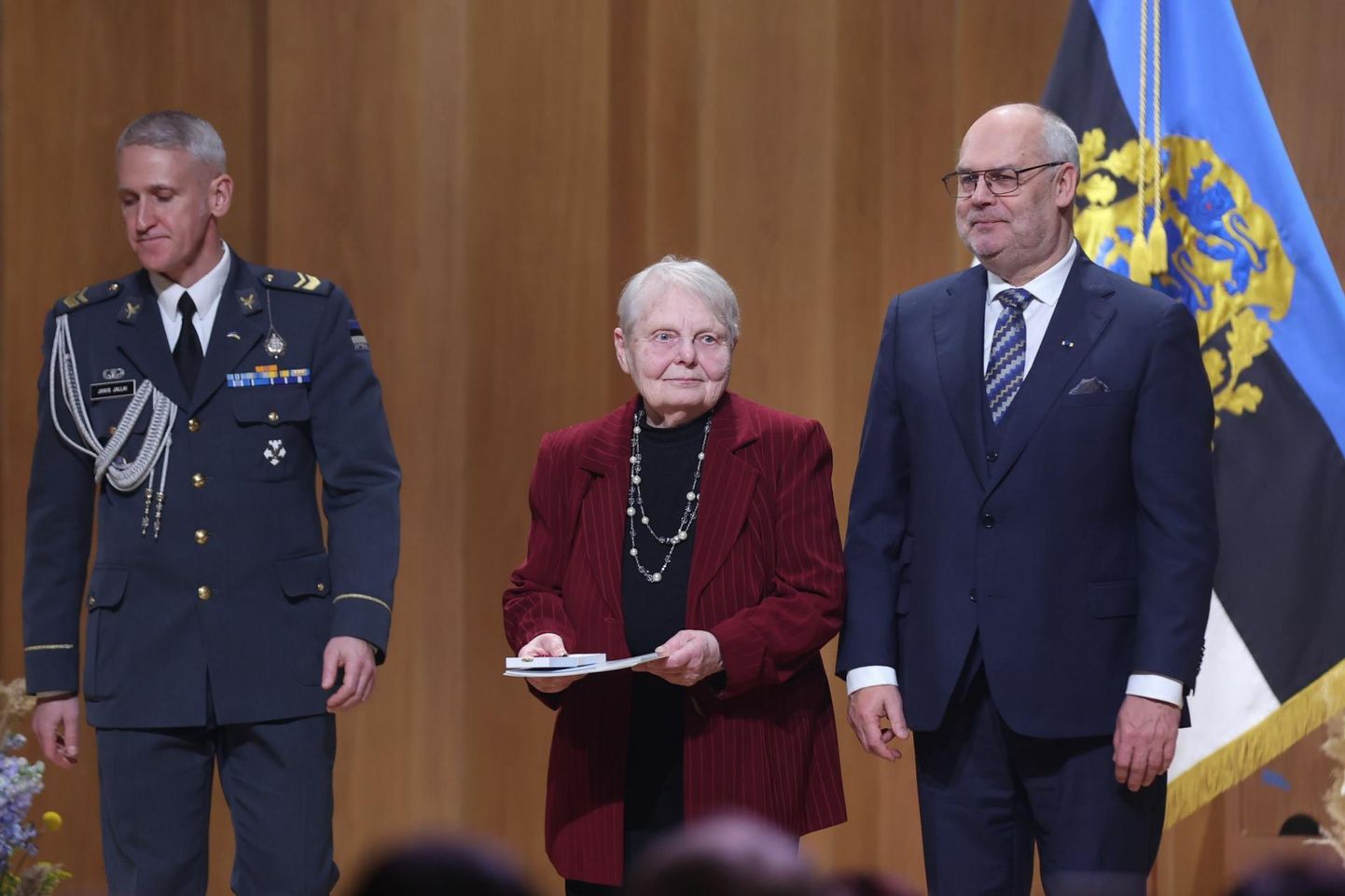 Kauaaegne Viljandi raamatupoe pidaja Mai Palo sai presidendilt Valgetähe V klassi teenetemärgi.