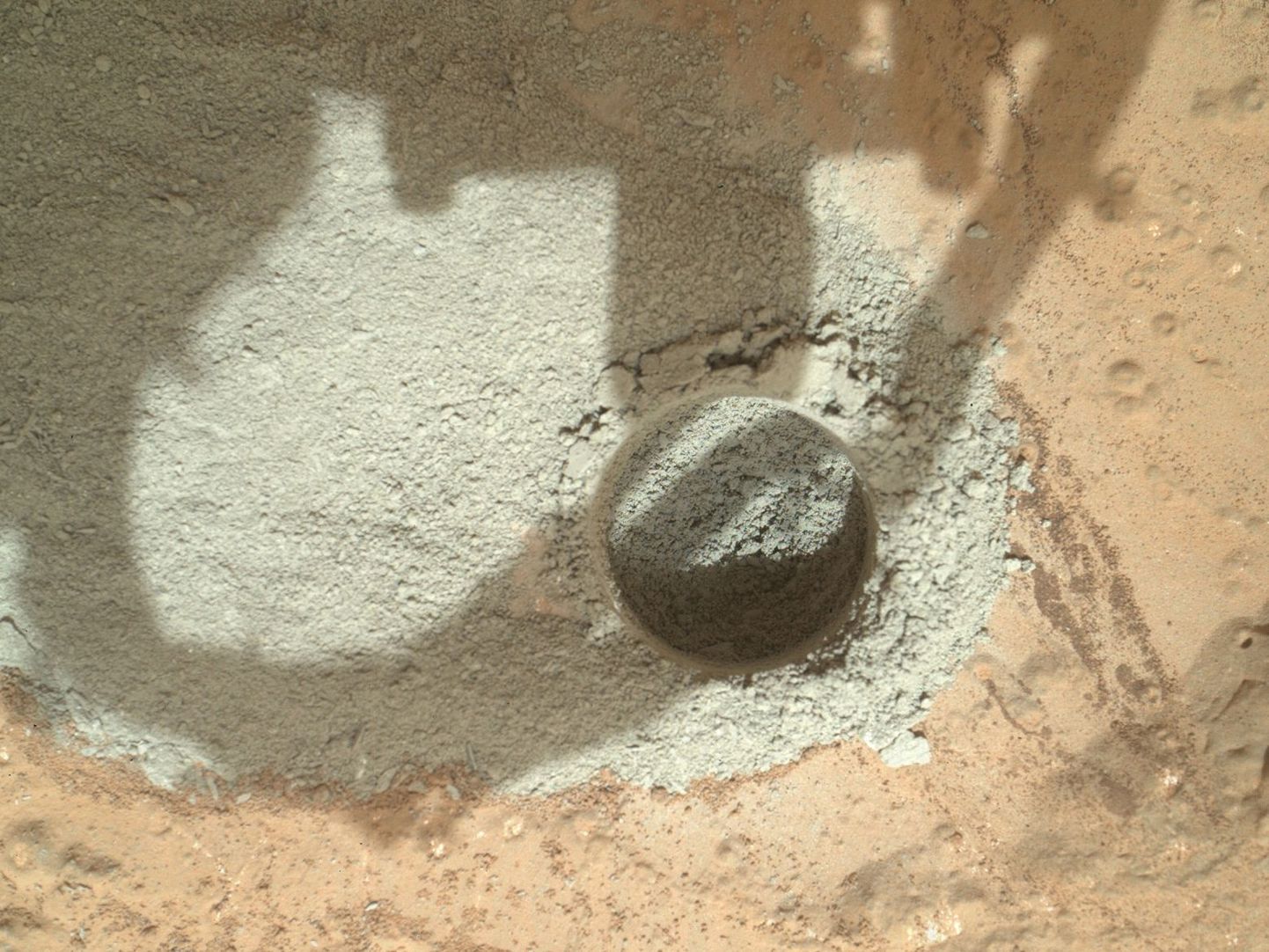 Kulgur Curiosity puuritud auk Marsil