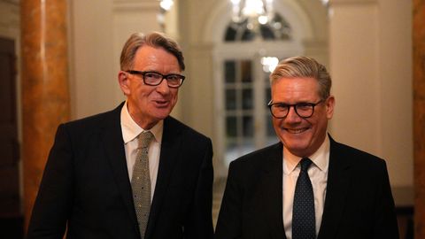 Kā Epstīna faili sašūpoja Lielbritānijas valdību