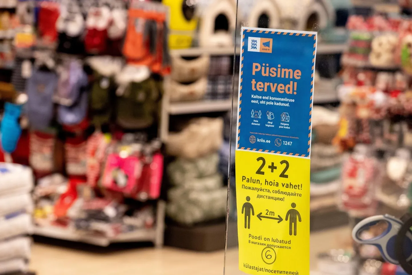 Terviseameti juhi Kadri Juhkami sõnul ei ole meil vaktsiini saabumiseni muud varianti kui hoida vahet ja kanda avalikus kohas maski.