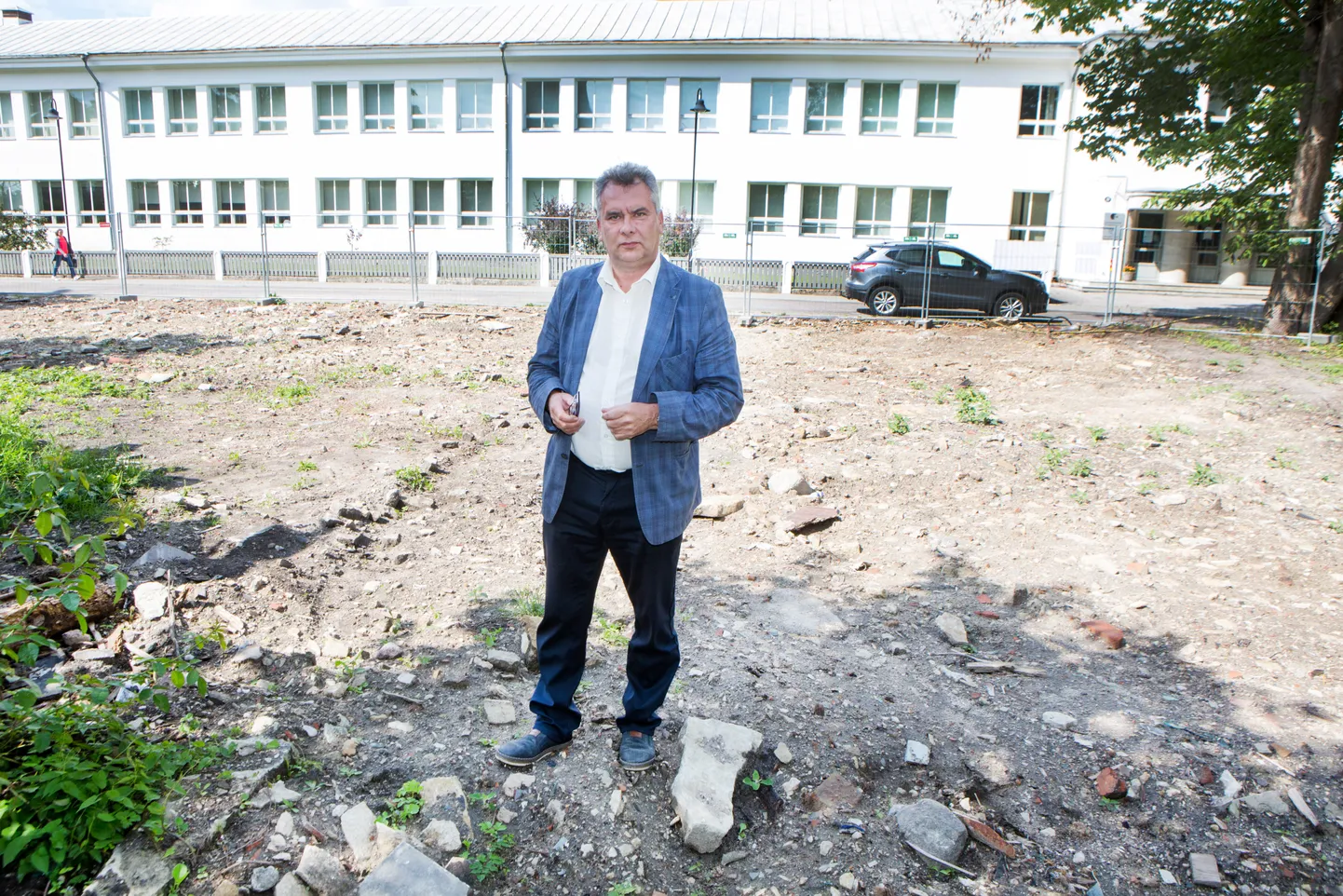 Abivallavanem Jaan Leivategija Garnisoni 15 platsil.