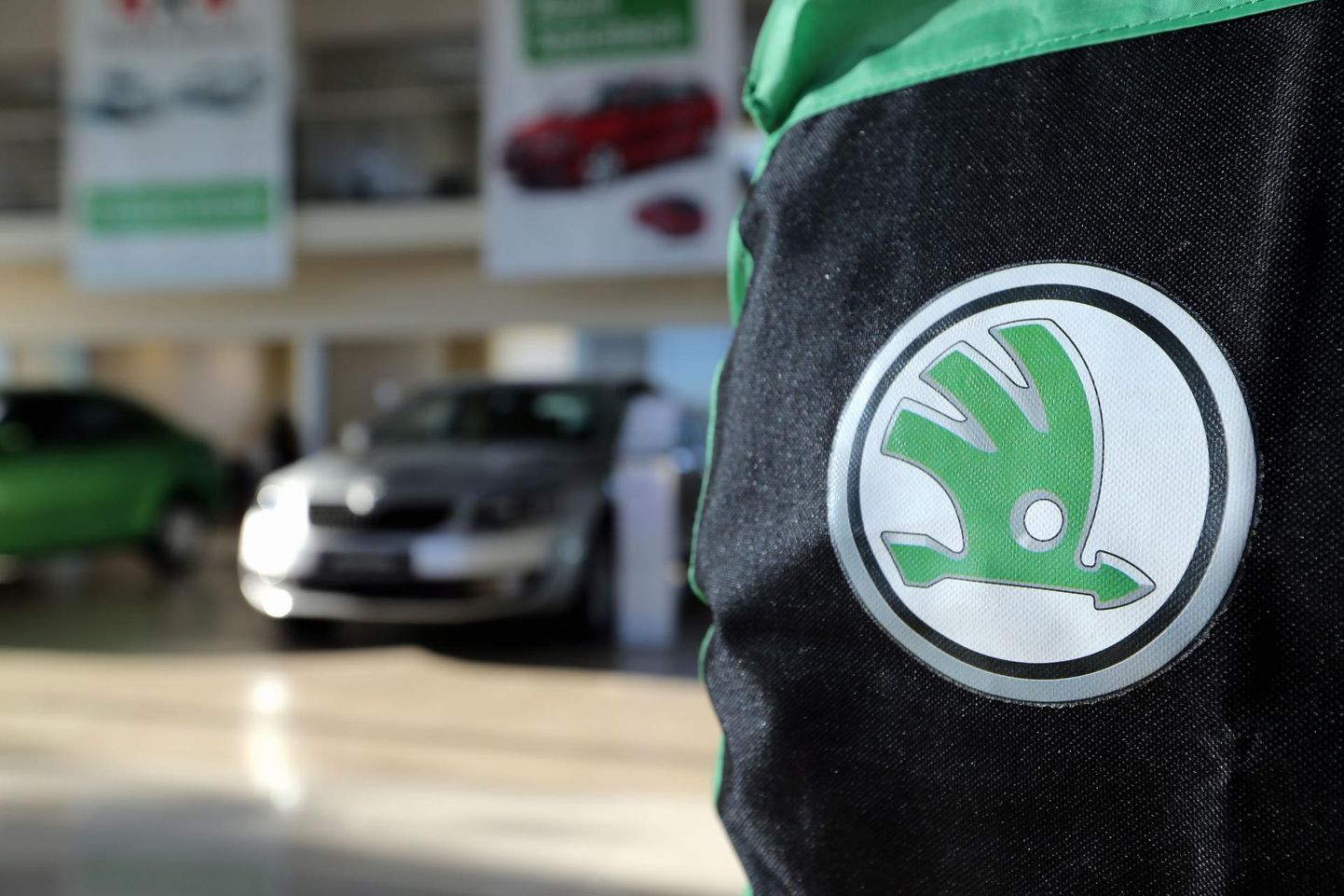 Autotootja Škoda teatas, et katkestab kiipide ja muude komponentide puuduse tõttu kaheks nädalaks tootmisliinide töö.