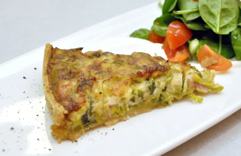 Quiche Lorraine aux poireaux ehk lahtine peekoni-porrupirukas.
