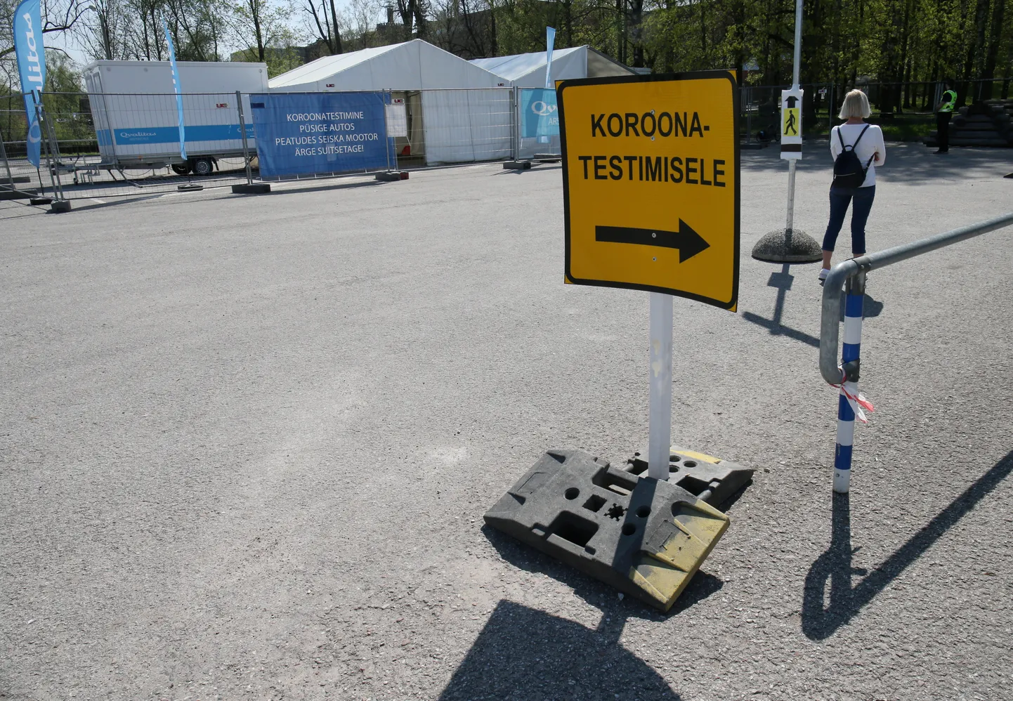 Koroonaviiruse testimise telk asub endiselt Tartu laululava taga.