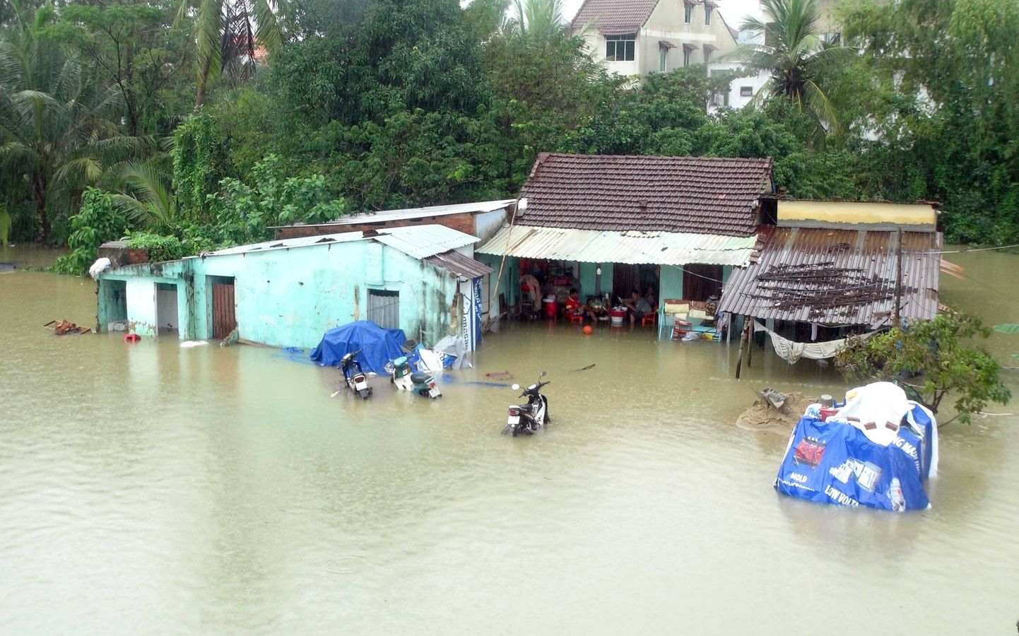 Vietnamis hukkus paduvihmadest tingitud tulvades 13 inimest.