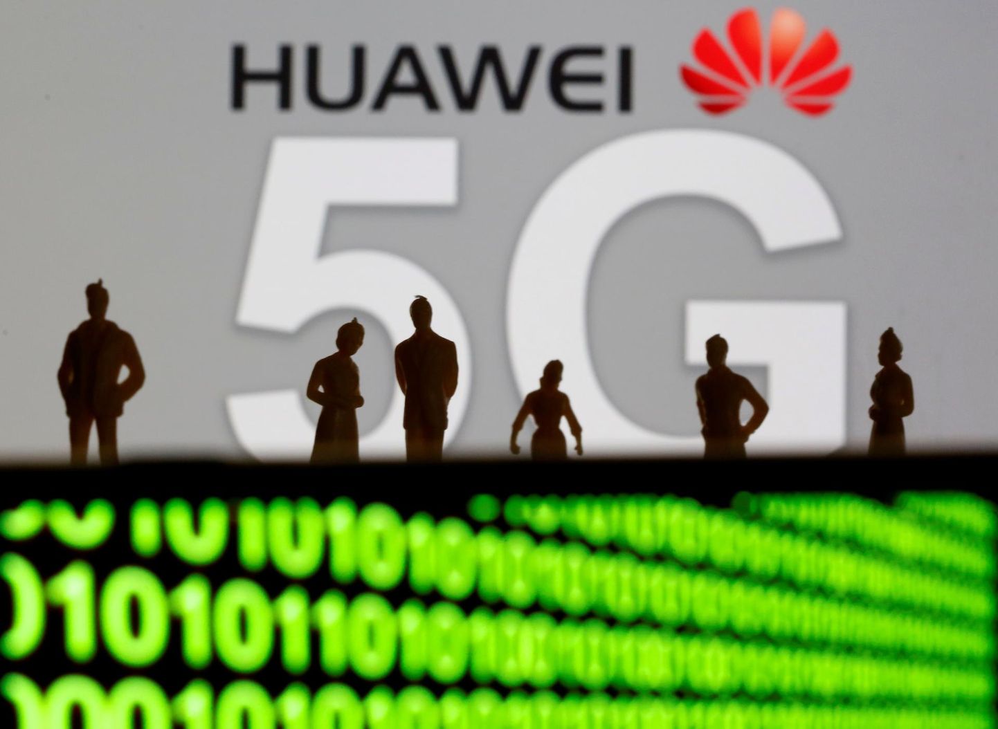 Hiina seadused kohustavad maailma juhtivat 5G seadmete tootjat Huaweid riigi luureasutustega koostööd tegema. Eksperdid näevad ohtu, et Hiina riik võib Hiina firma abil infot näpata või vajadusel sidevõrgu sootuks välja lülitada.