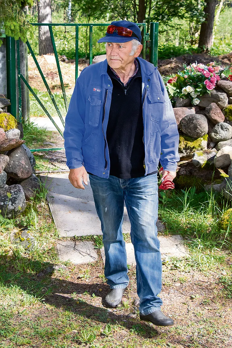10 AASTAT TÖÖD: Metsküla kalmistuvaht Alfred Prass on seda tööd teinud just nii kaua.