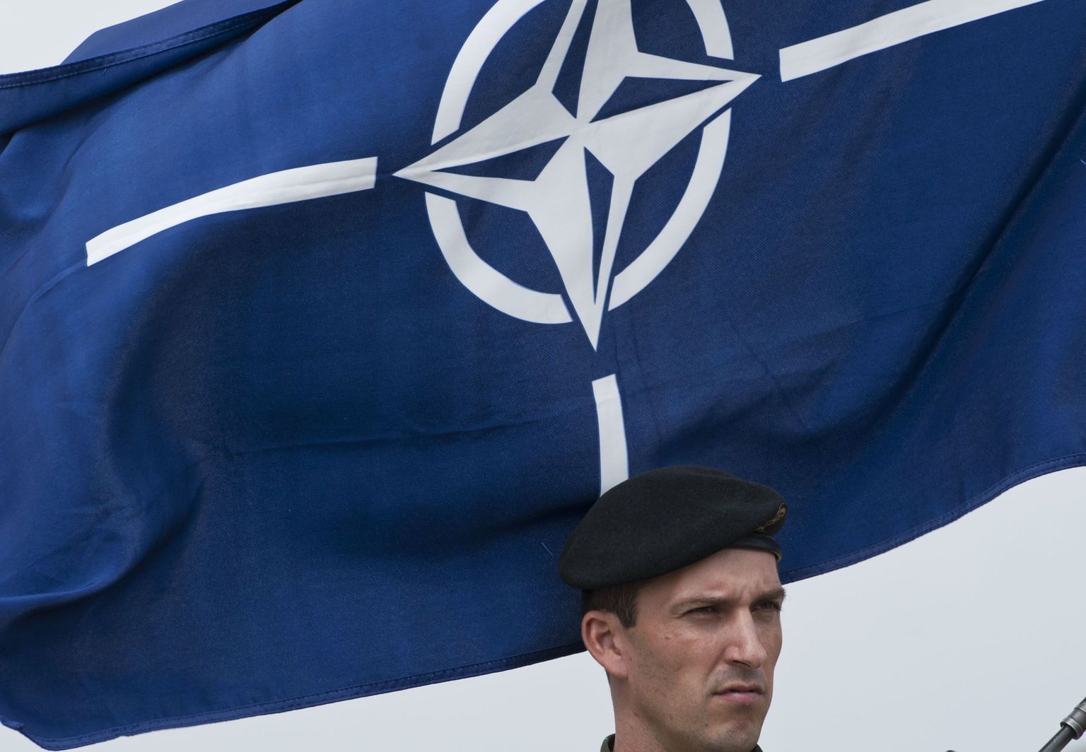 Флаг НАТО. Иллюстративный снимок.