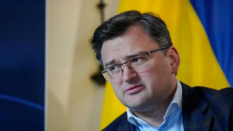 Министр иностранных дел Украины Дмитрий Кулеба говорит, что стороны - "в двух шагах" от разблокирования морского экспорта украинского зерна