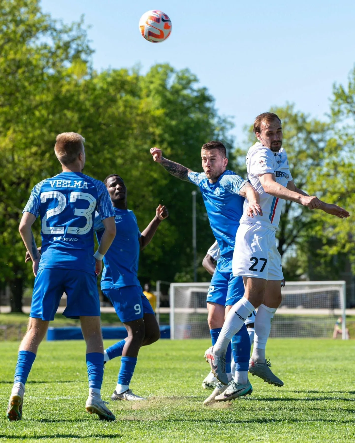 Paide linnameeskond (valges) võitis Tartu Tammekat 3:1.