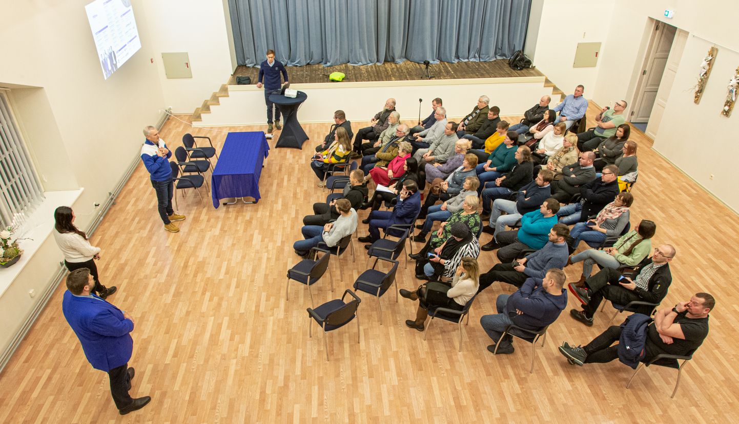 Tuumajaama arutelu rahvakoosolekul Maidlas.