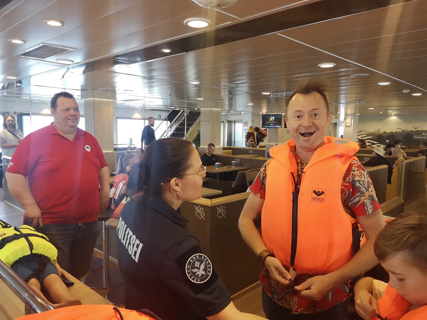 Päästevesti kasutamist harjutas ka Hiiu Folgile suundunud muusik Ruslan Trochynskyi pere