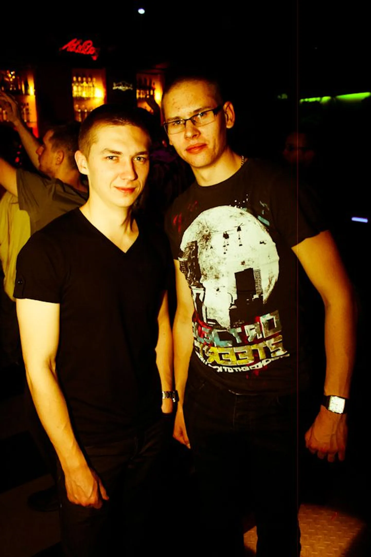 Topless DJ-duo Diamonds Bravos.
