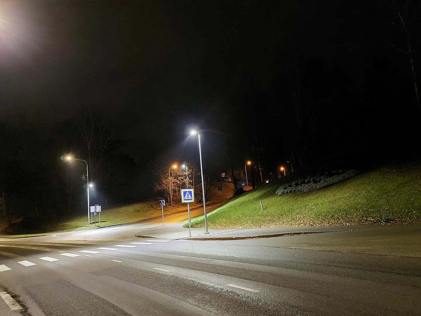 Kesk tänav on nüüd õhtuti jälle valge.
