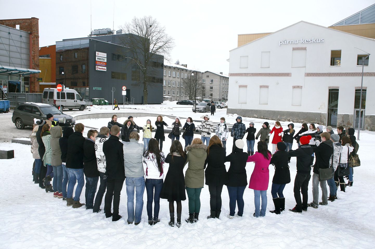 Pärnu õpilased avaldasid kesklinna meelt kõrgharidusreformi vastu.