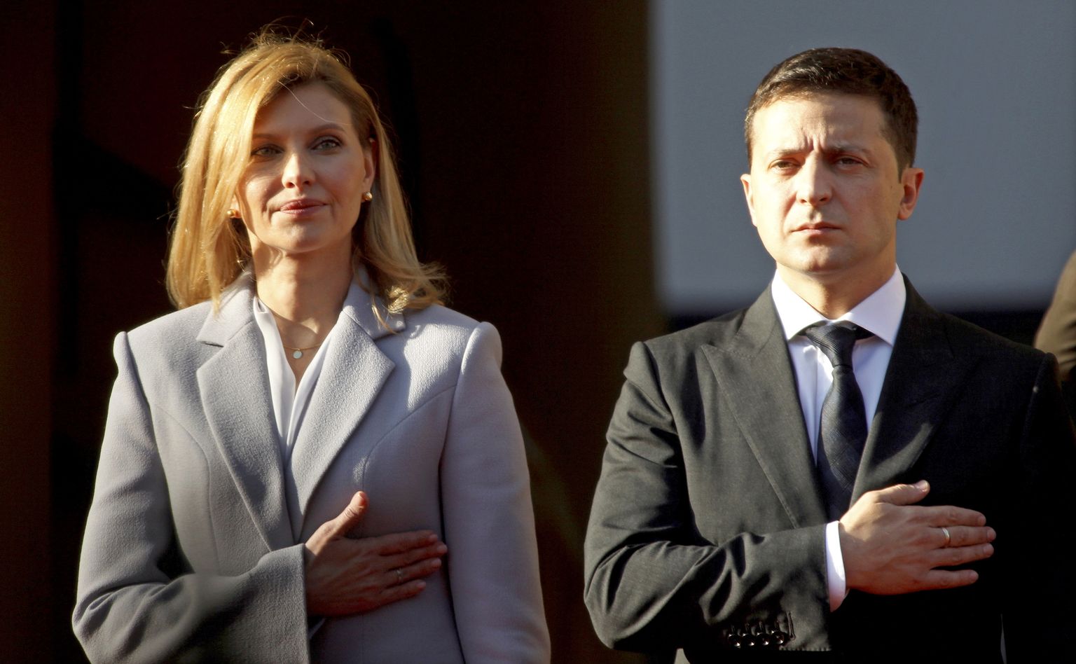 Ukraina president Volodõmõr Zelenskõi (paremal) ja tema abikaasa, esimene leedi Olena Zelenska