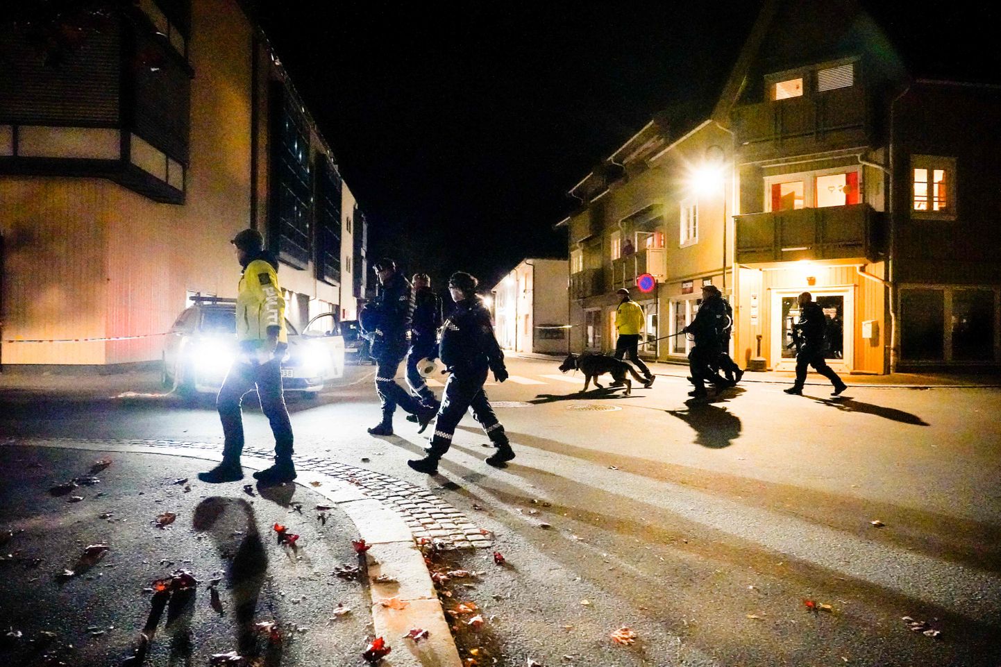 Norra politseinikud sündmuspaigal Kongsbergis.