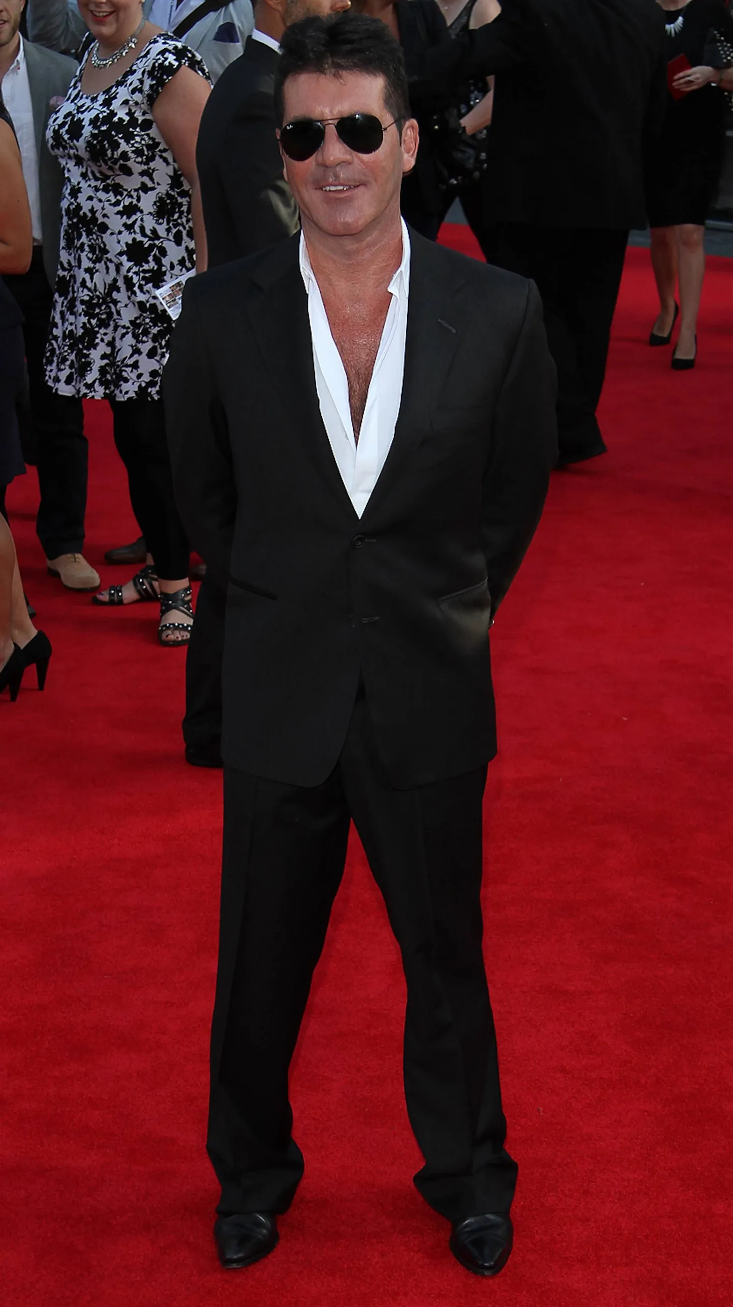 Simon Cowell eile poistebändi One Direction filmi esilinastusel Londonis.