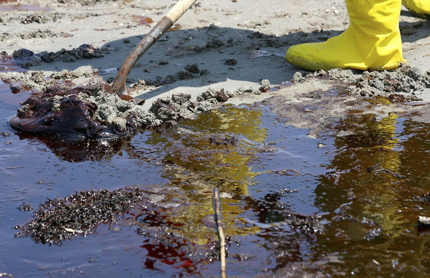 BP alustas Mehhiko lahel operatsiooni, mis kannab inglise keeles nime «Top Kill». Selle eesmärgiks on naftalekke peatamine.