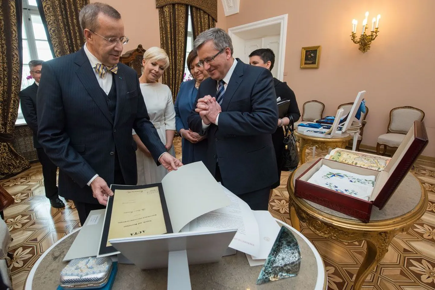 Poola president sai kingiks oma Tartu Ülikoolis õppinud vanaisa vanaisa Rahvusarhiivist pärinevate toimikute koopiad.