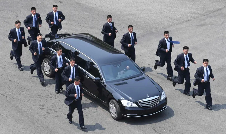 Põhja-Korea liider Kim Jong-un ja tema ihukaitsjad