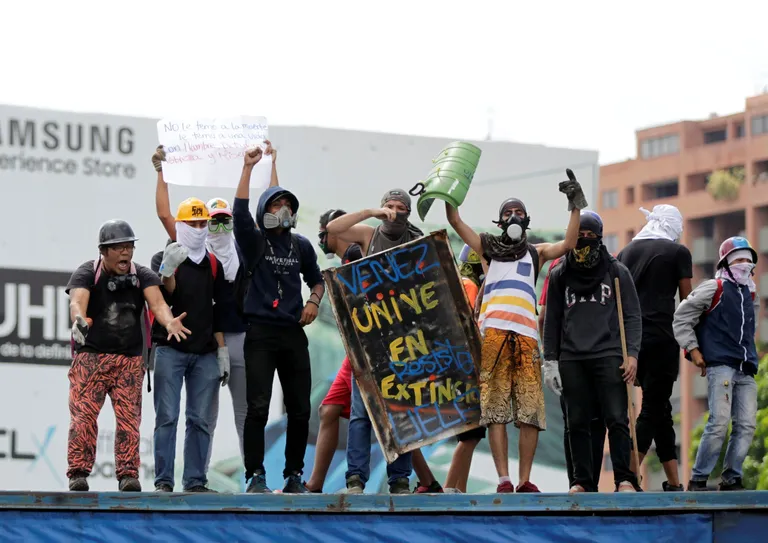 Venezuela opositsiooni toetajad meelt avaldamas
