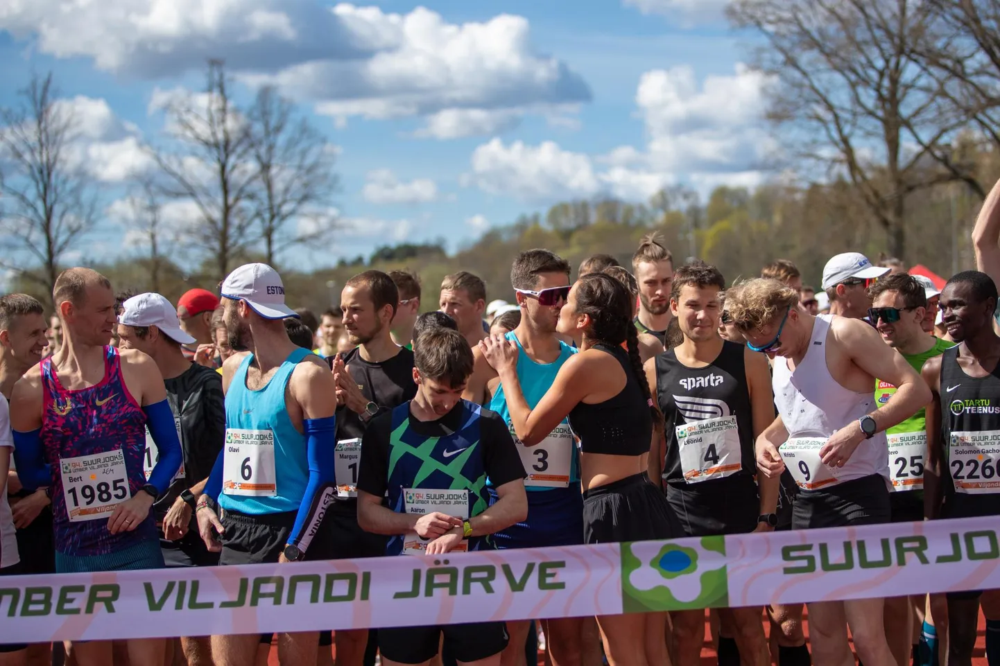 Viljandi järve jooksu stardikoridor 1. mail mõni minut enne südapäeva.