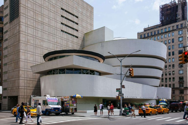 Solomon R. Guggenheimi muuseum USA-s New Yorgis. Selle projekteeris maailmakuulus arhitekt Frank Lloyd Wright