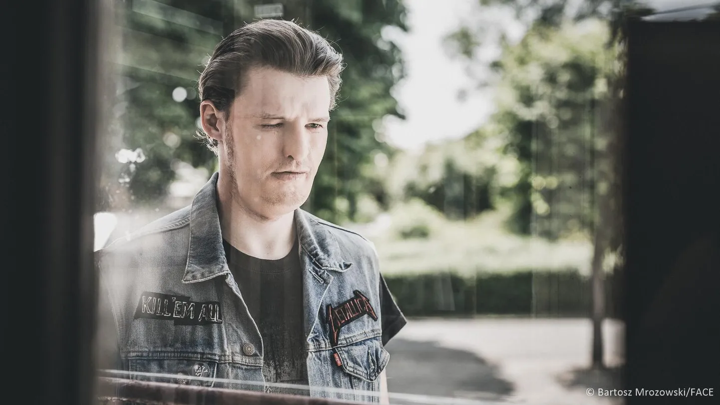 Mateusz Kosciukiewicz filmis «Nägu». Lisaks näitlejale tuleb au anda grimmimeistrile. FOTO: Kaader Filmist
