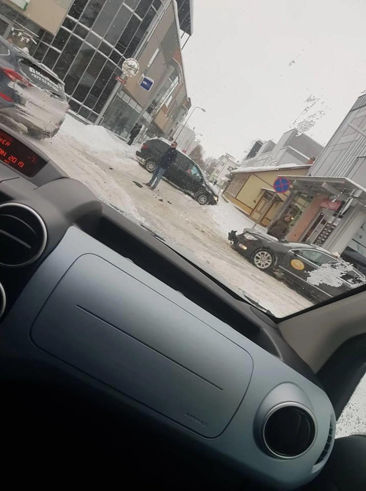 Laada ja Posti tänava ristmikul juhtus järjekordne avarii.