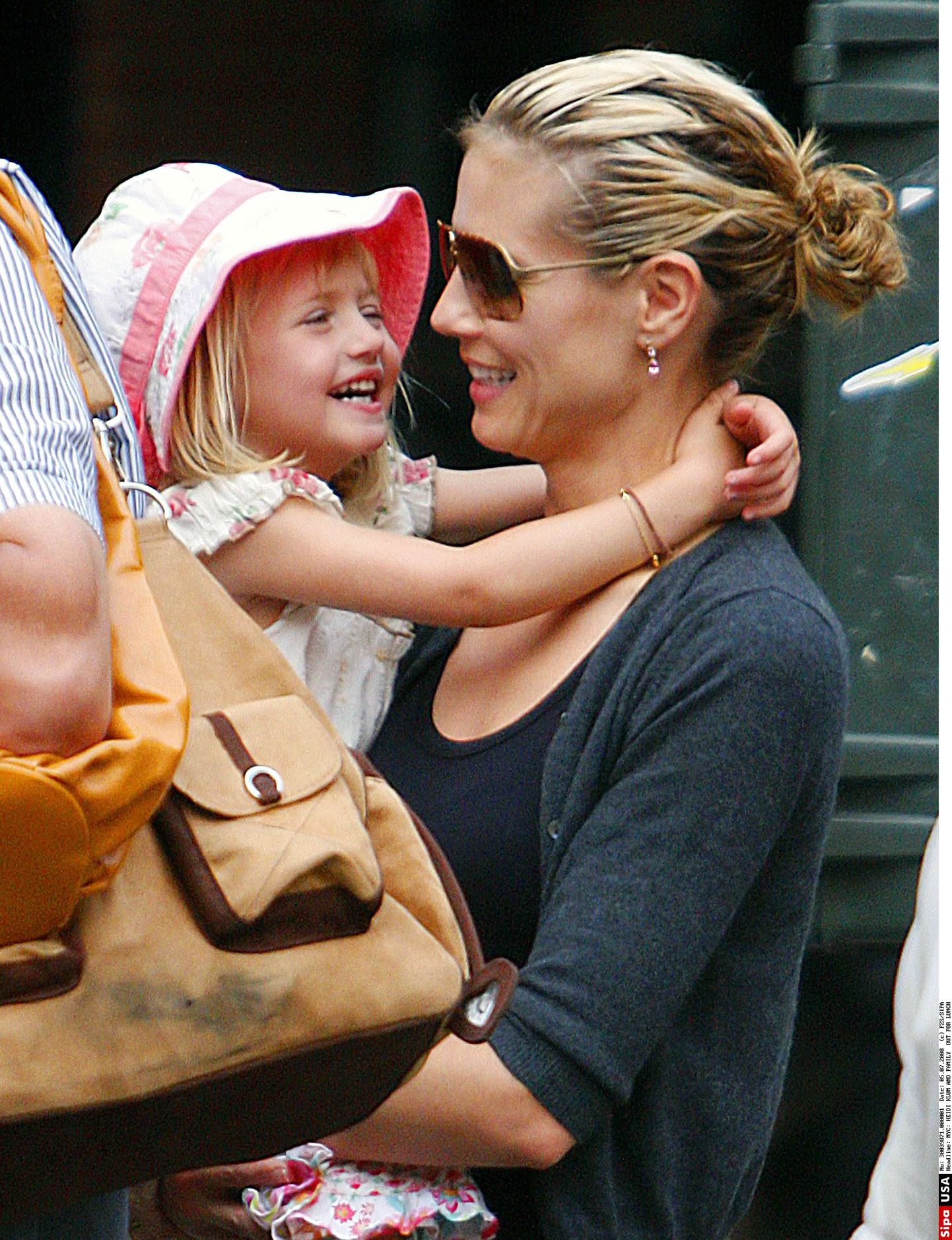 Heidi Klum koos oma vanima lapse, tütre Leniga 2008. aastal. Leni on pildil 4-aastane.