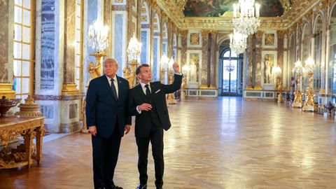 Macron kasutas Trumpi mõjutamiseks Versailles’ kullasära, peegleid ja ajalugu