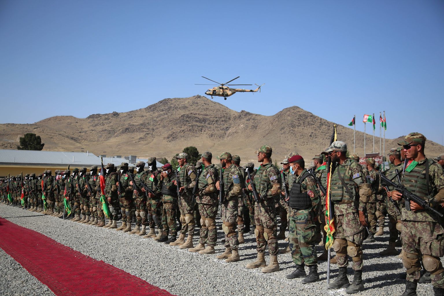 Afganistani eriüksuse liikmed 31. mail 2021 Afganistani pealinnas Kabulis asuvas sõjalises väljaõppekeskuses oma lõpetamistseremoonial.