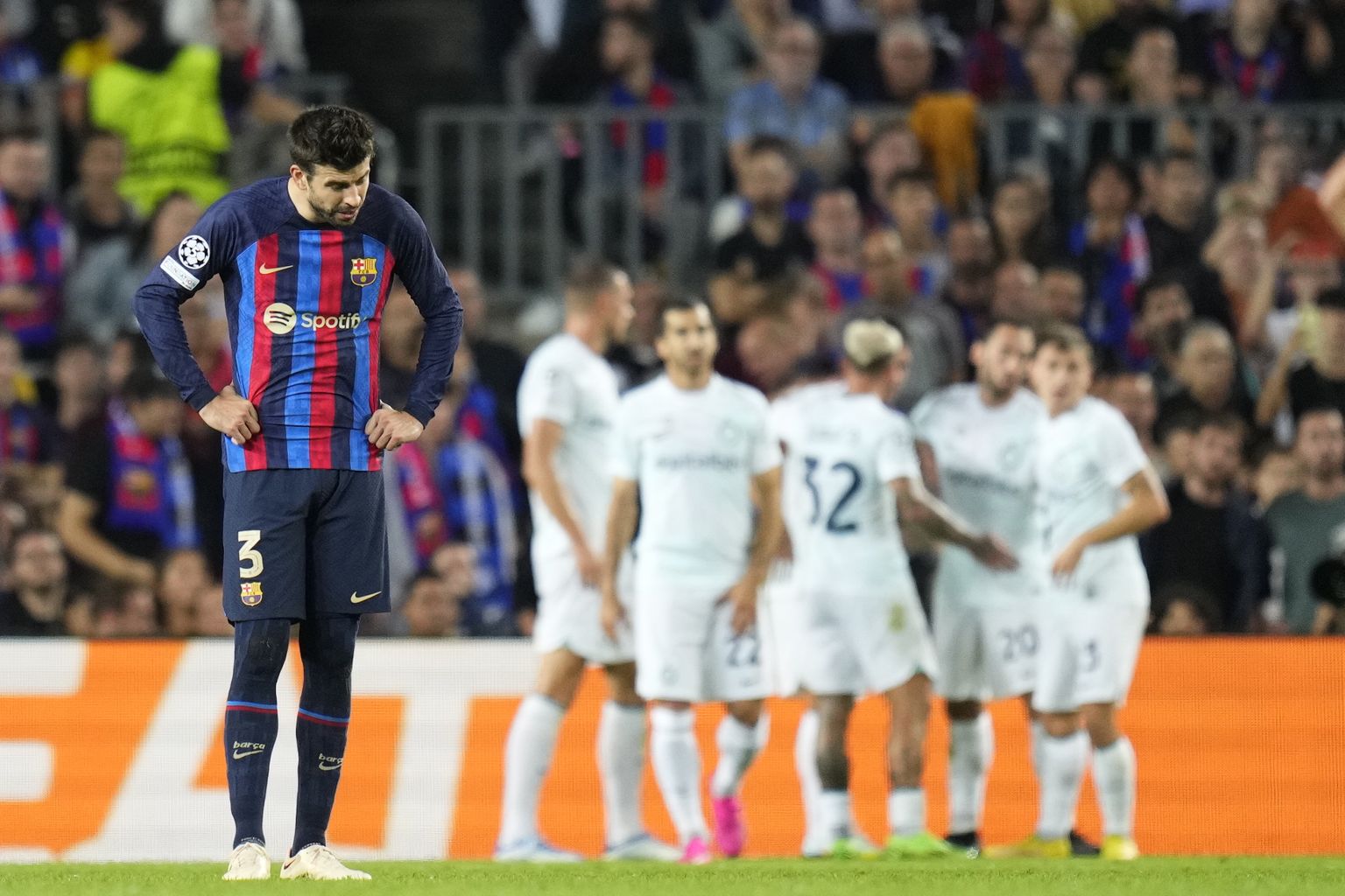 Barcelona keskkaitsja Gerard Pique teab, et Meistrite liigast edasipääs on nüüd peaaegu võimatu.