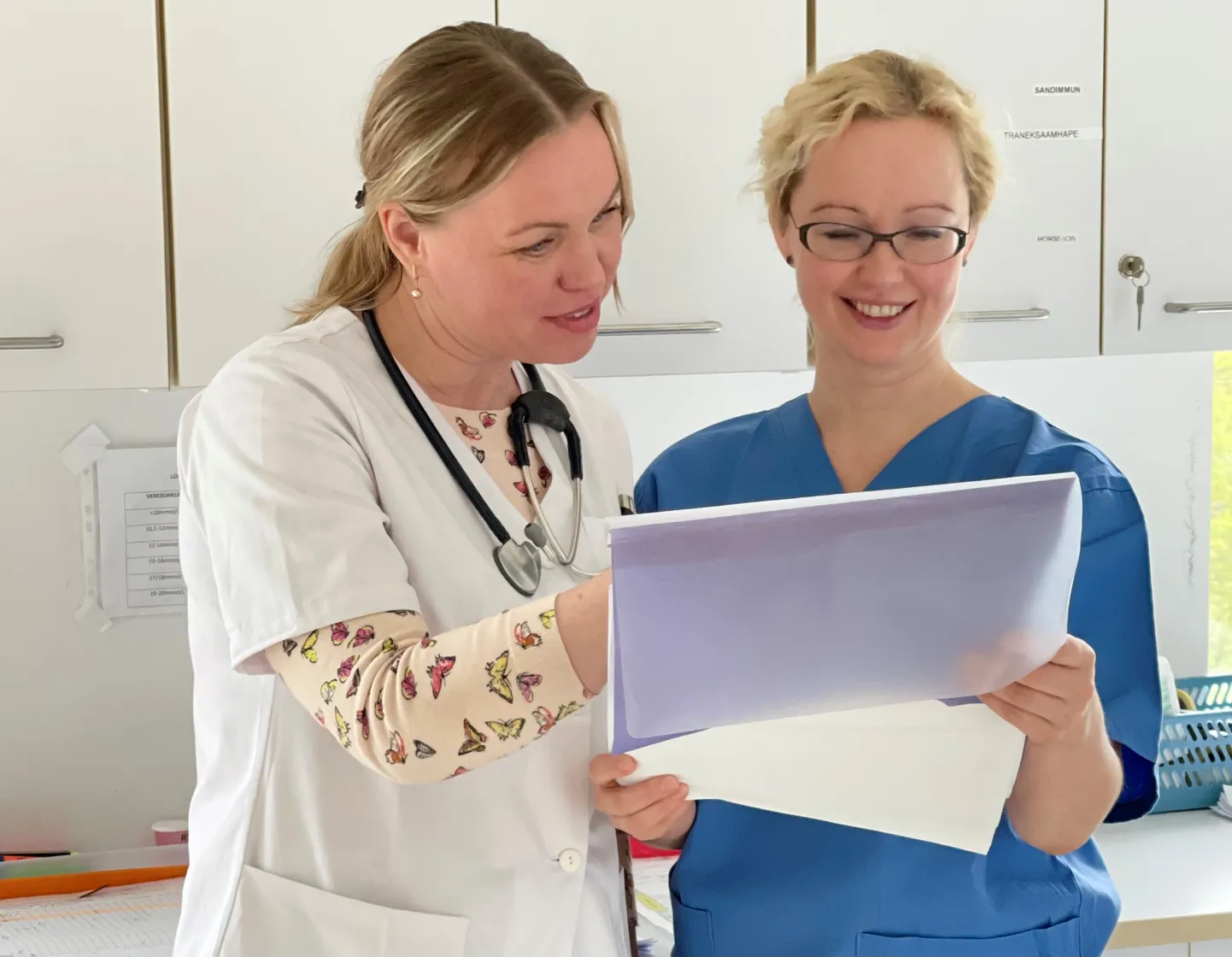 Hematoloogia-onkoloogia kliiniku juht Kristiina Ojamaa ja kliinikumi vähikeskuse direktor Lenne-Triin Kõrgvee.