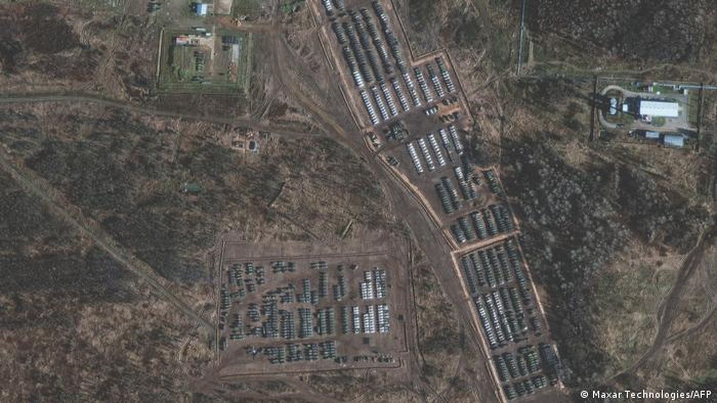 Спутниковый снимок, на котором видны, предположительно, войска РФ, переброшенную в Смоленскую область