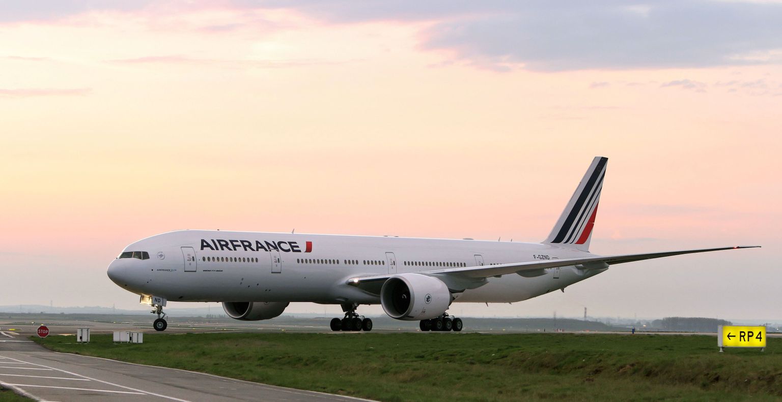 Uut Air France logo kandev Boeing 777.