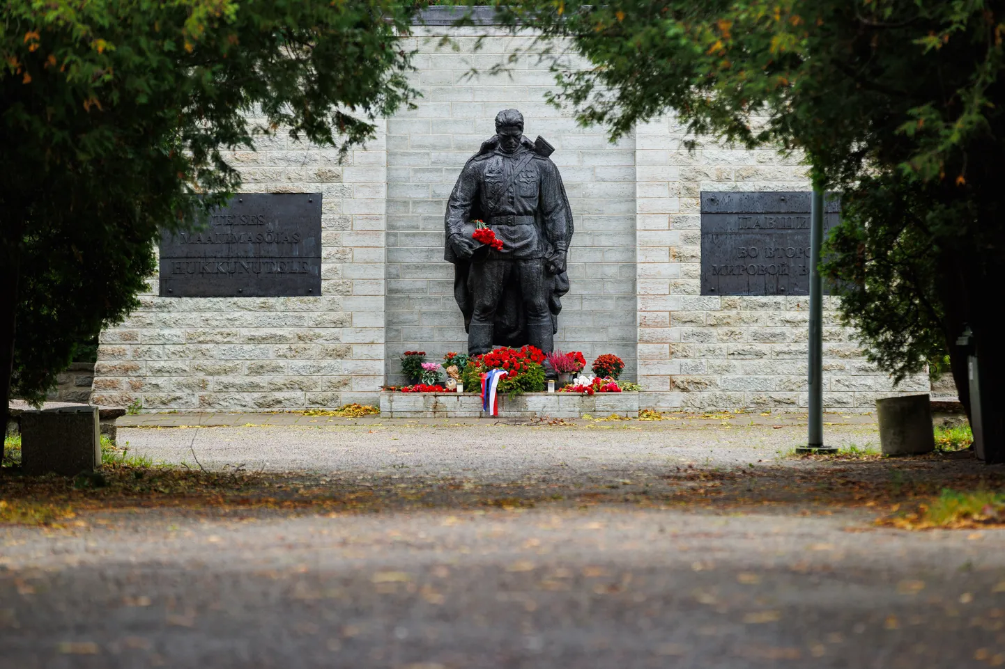 Pronkssõdur Kaitseväe kalmistul.
