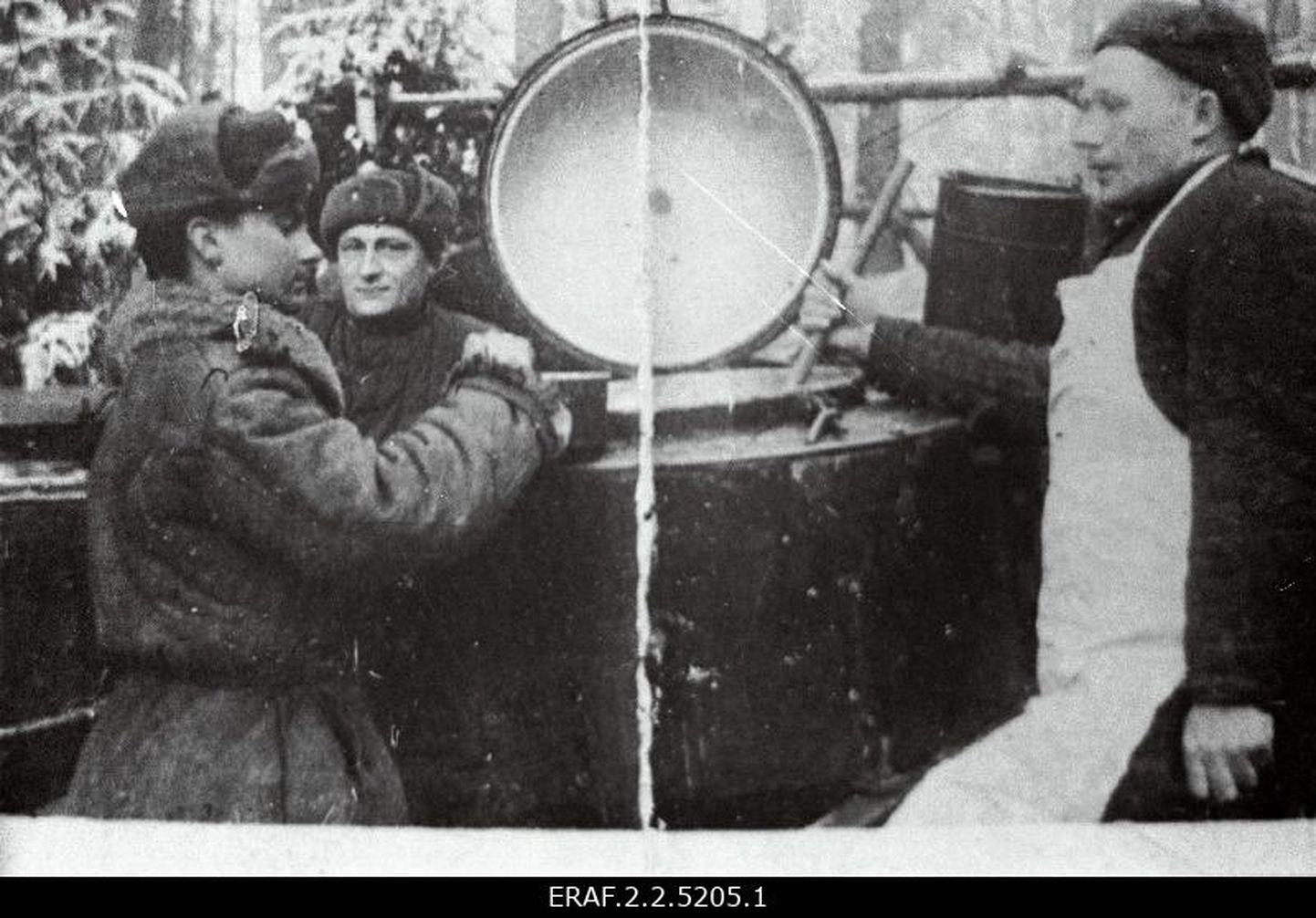 Sõdurite väliköök Velikije Luki ja Neveli vahel, jagatakse suppi. Aasta 1943.