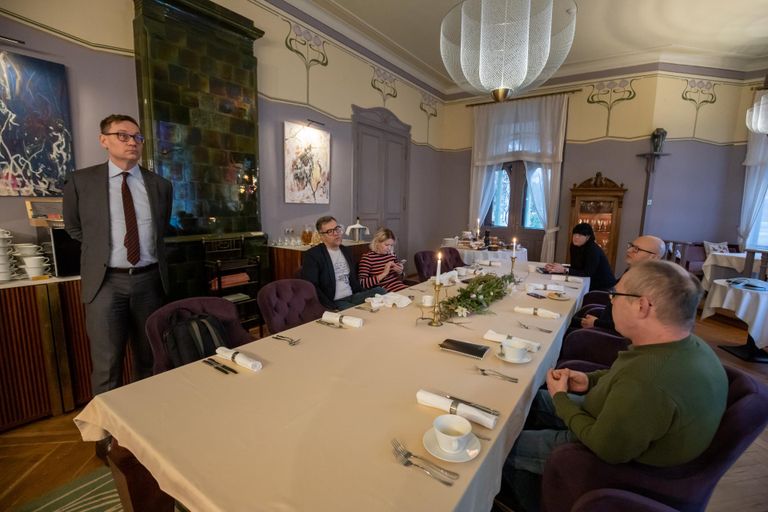Sotsiaaldemokraatliku partei Pärnumaa nimekirja liikmed Peep Peterson, Kristjan Kaunissaare ja Silver Tambur kohtusid valimiskampaania käigus Pärnumaa ettevõtjatega.