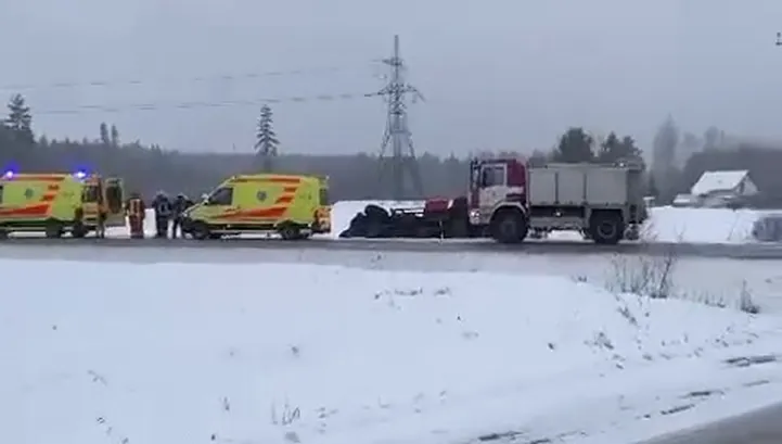 VIDEO Pie Ķekavas apļa avarē VUGD autocisterna