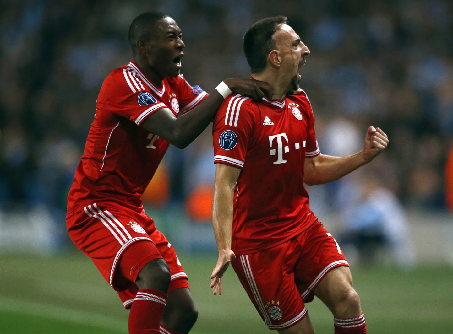 David Alaba (vasakul) ja Franck Ribery väravat tähistamas.