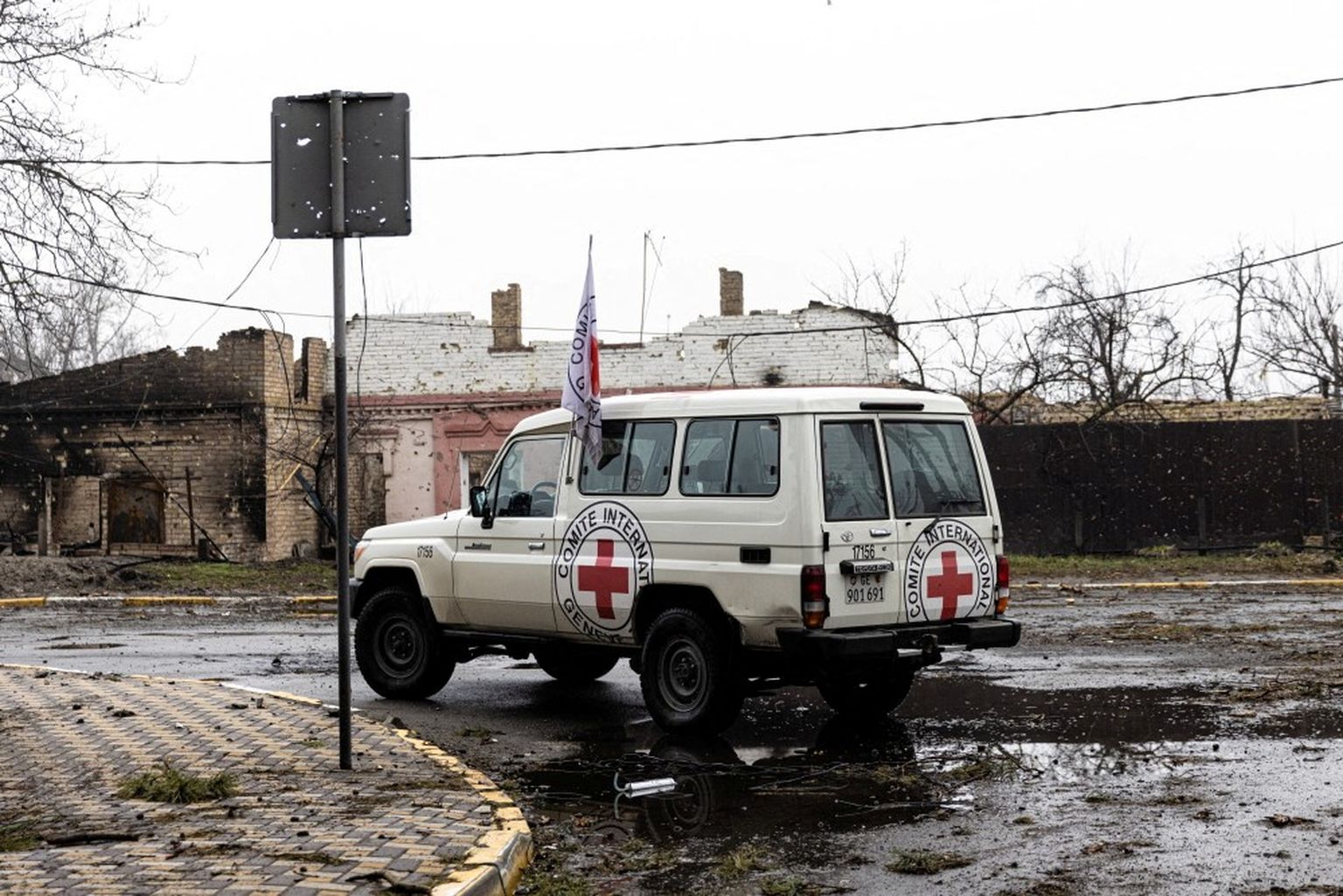 Rahvusvahelise Punase Risti Komitee auto Ukrainas. Foto on illustratiivne.