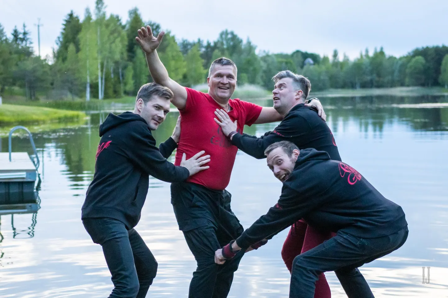 PööLoY GLääNZi moodustavad aastal 2024 Veiko Merisalu (talendimiis), Toomas Hindrichson (rütmimiis), Raer Saar (hüpikmiis) ja Meelis Sarv (nägudemiis).