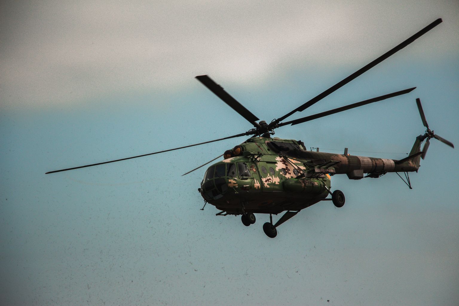 Вертолет МИ-8 Воздушных сил Украины. На вертолете такого типа происходила эвакуация бойцов из Мариуполя.