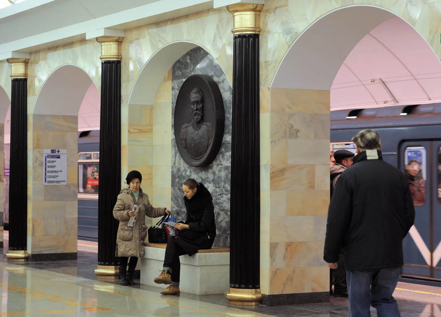 Admiralteiskaja metroojaam Peterburis