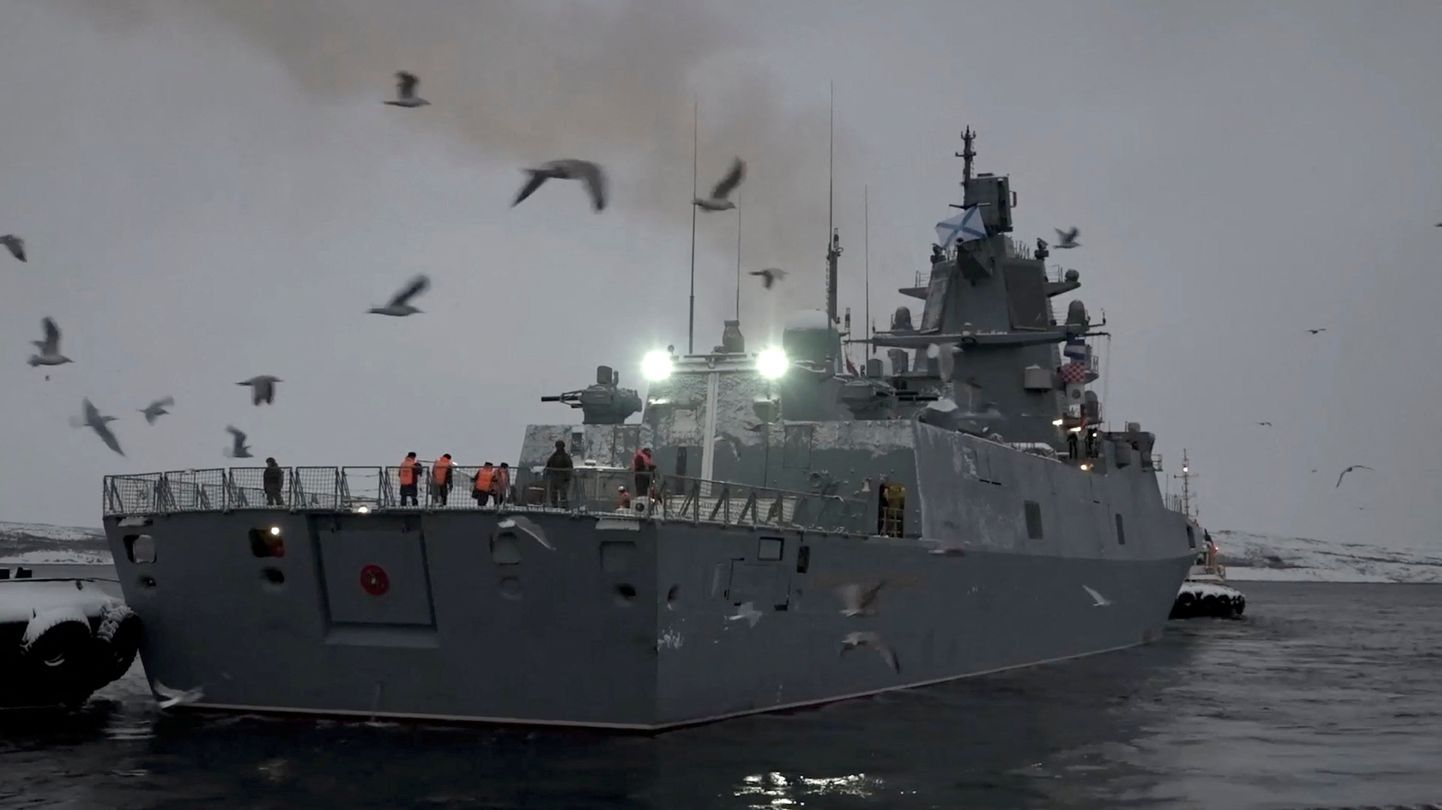 Fregatt  Admiral Gorškov väljumas Severomorski sadamast.