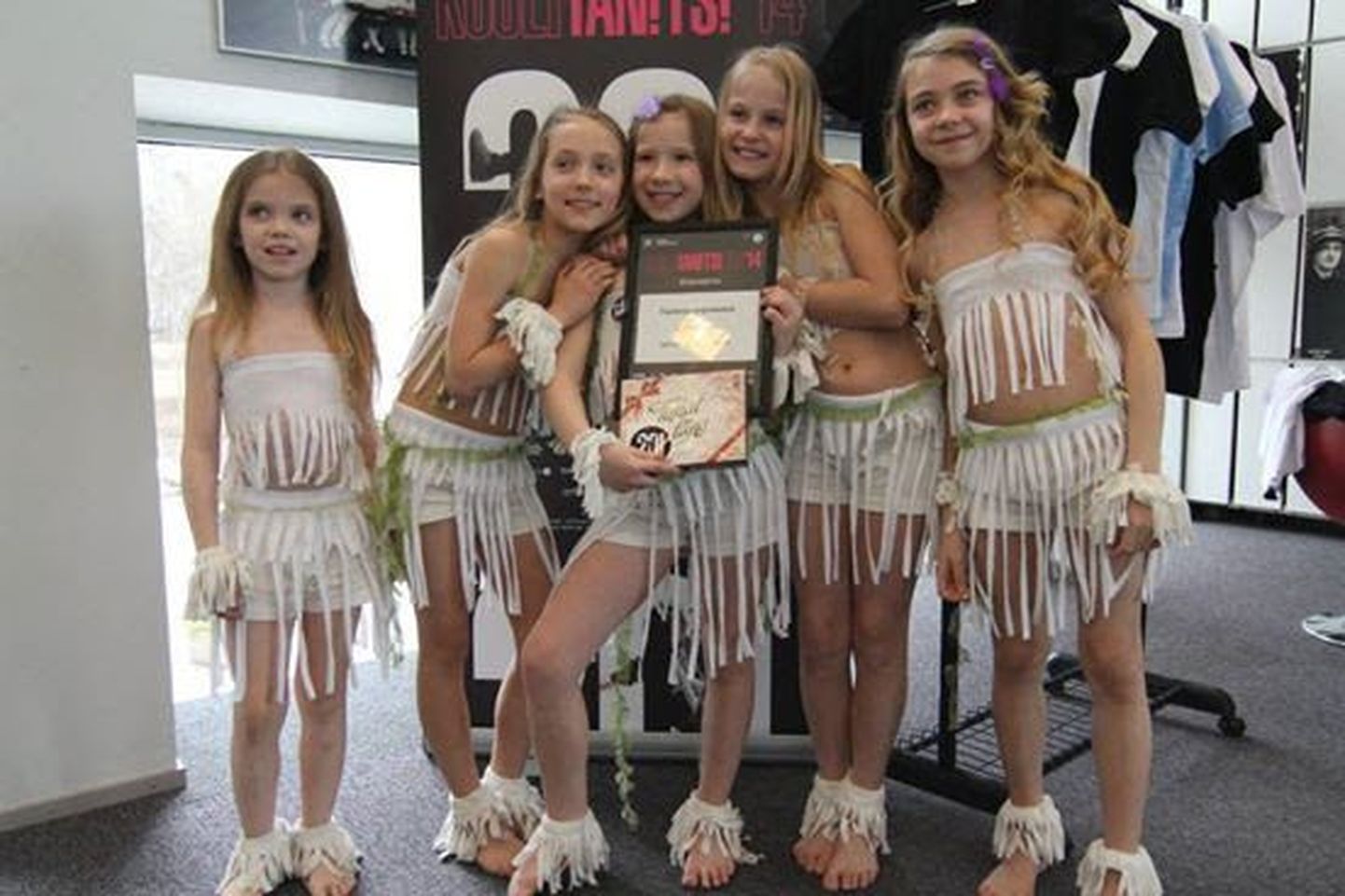 Koolitantsu finaalis Nokia Kontserdimajas võistleb teiste seas Valga põhikooli tantsutrupp Täheke, keda juhendab õpetaja Kristi Lee.
